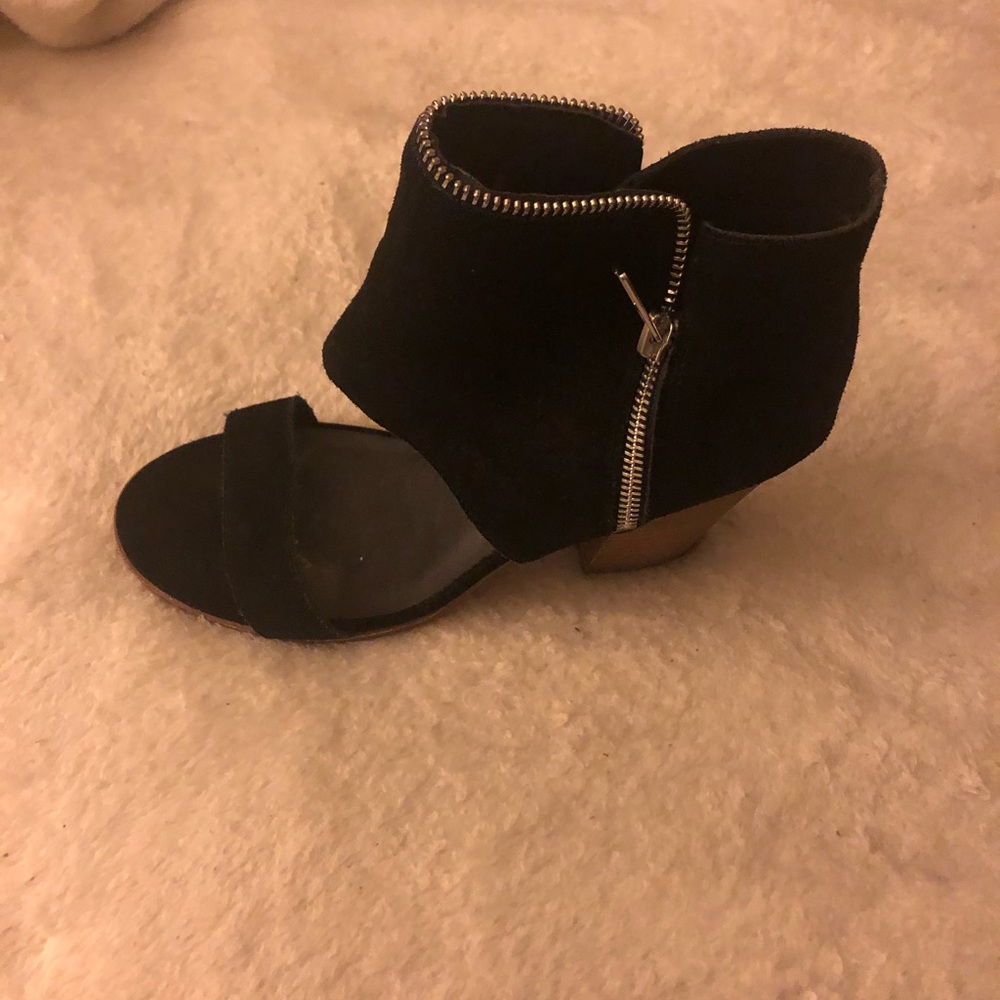 Cutie cut out booties